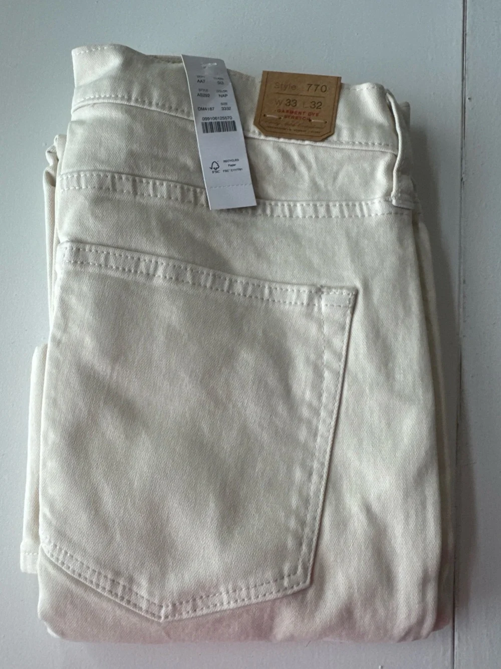 NWT J Crew Men's 770 Jeans Lightweight Off-White size 33 / 32